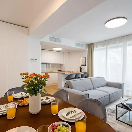 Luxurious New Penthouse + Parking Bukarest