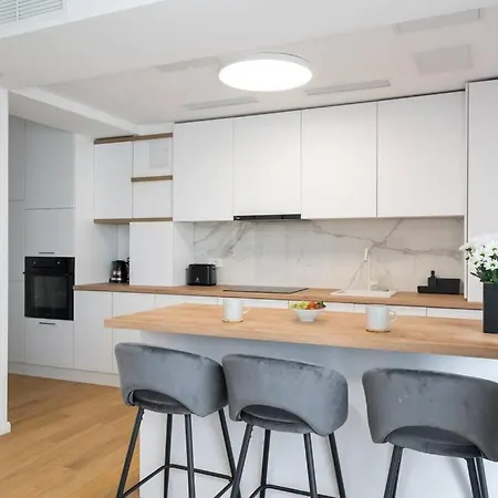 Luxurious New Penthouse + Parking * Bukarest