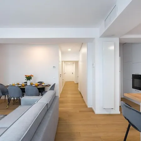 Luxurious New Penthouse + Parking * Bucharest