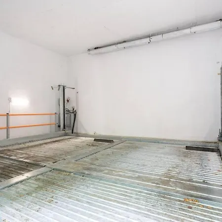 Luxurious New Penthouse + Parking Apartment