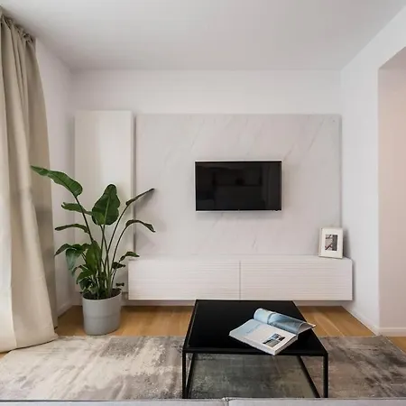 Luxurious New Penthouse + Parking Bukarest