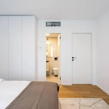 Apartamento Luxurious New Penthouse + Parking Bucarest