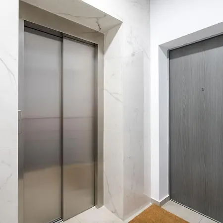 Luxurious New Penthouse + Parking Bucharest