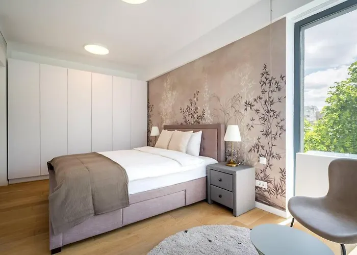 דירה Luxurious New Penthouse + Parking