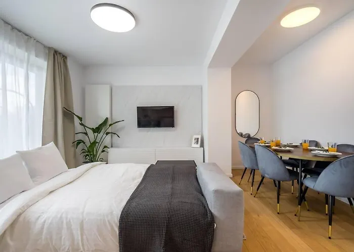 Luxurious New Penthouse + Parking דירה *