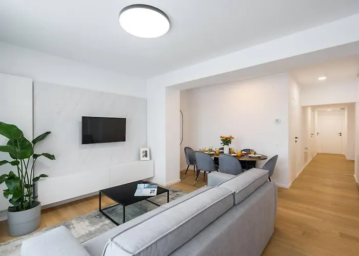 Luxurious New Penthouse + Parking * ブカレスト