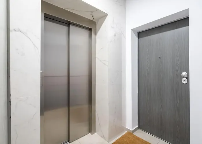 Luxurious New Penthouse + Parking בוקרשט