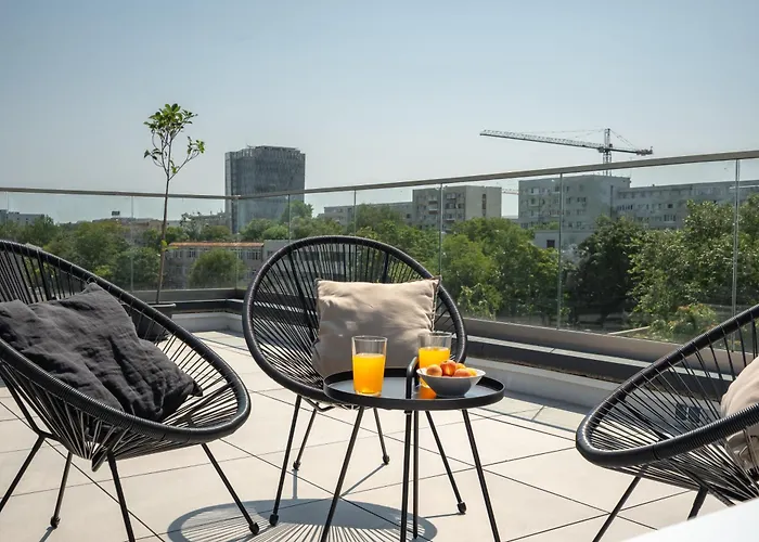 Luxurious New Penthouse + Parking דירה *