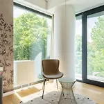 Luxurious New Penthouse + Parking Апартаменти Бухарест