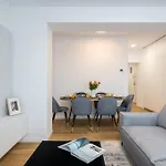 Апартаменти Luxurious New Penthouse + Parking
