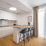 Апартаменти Luxurious New Penthouse + Parking Бухарест