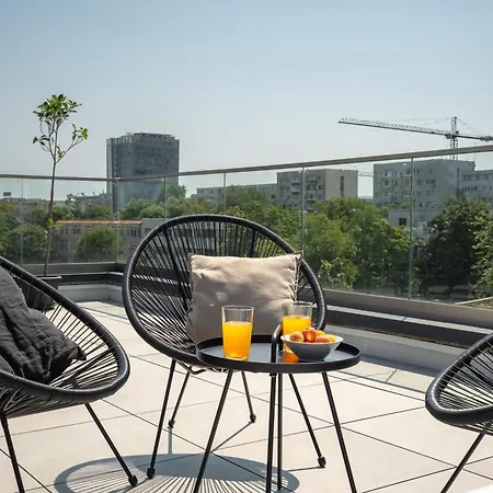 Luxurious New Penthouse + Parking Апартаменти *
