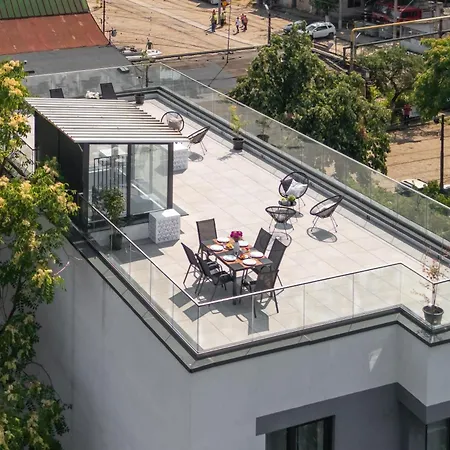 Luxurious New Penthouse + Parking Апартаменти Бухарест