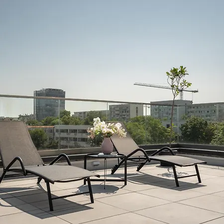 Апартаменти Luxurious New Penthouse + Parking