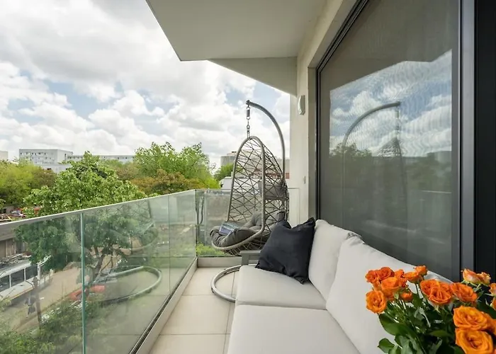 Luxurious New Penthouse + Parking Apartament