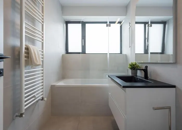 Luxurious New Penthouse + Parking *