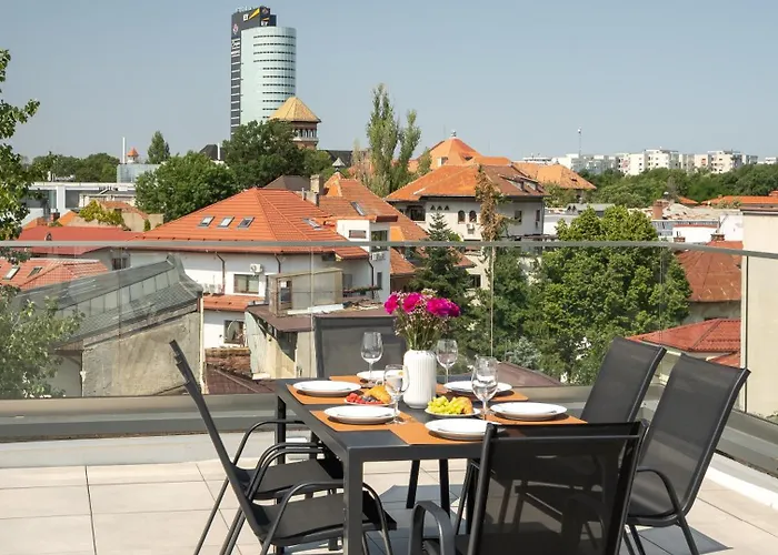 Luxurious New Penthouse + Parking Apartament