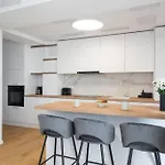 Luxurious New Penthouse + Parking * Bukurešť