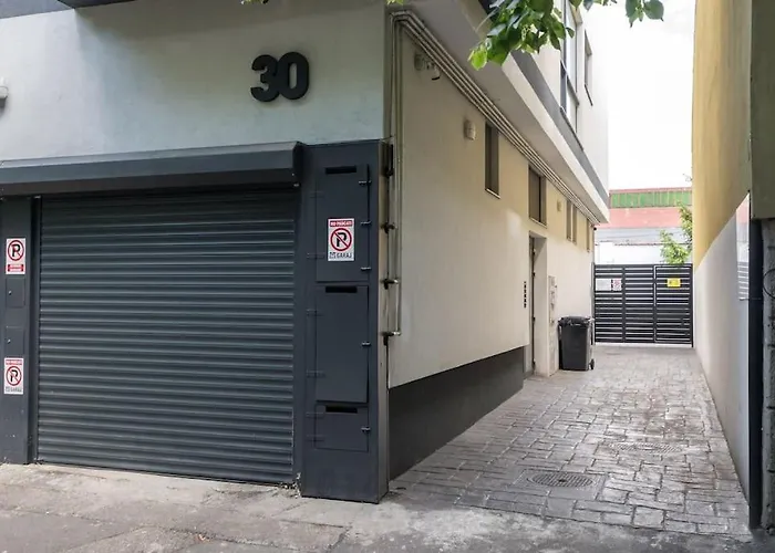 Luxurious New Penthouse + Parking *